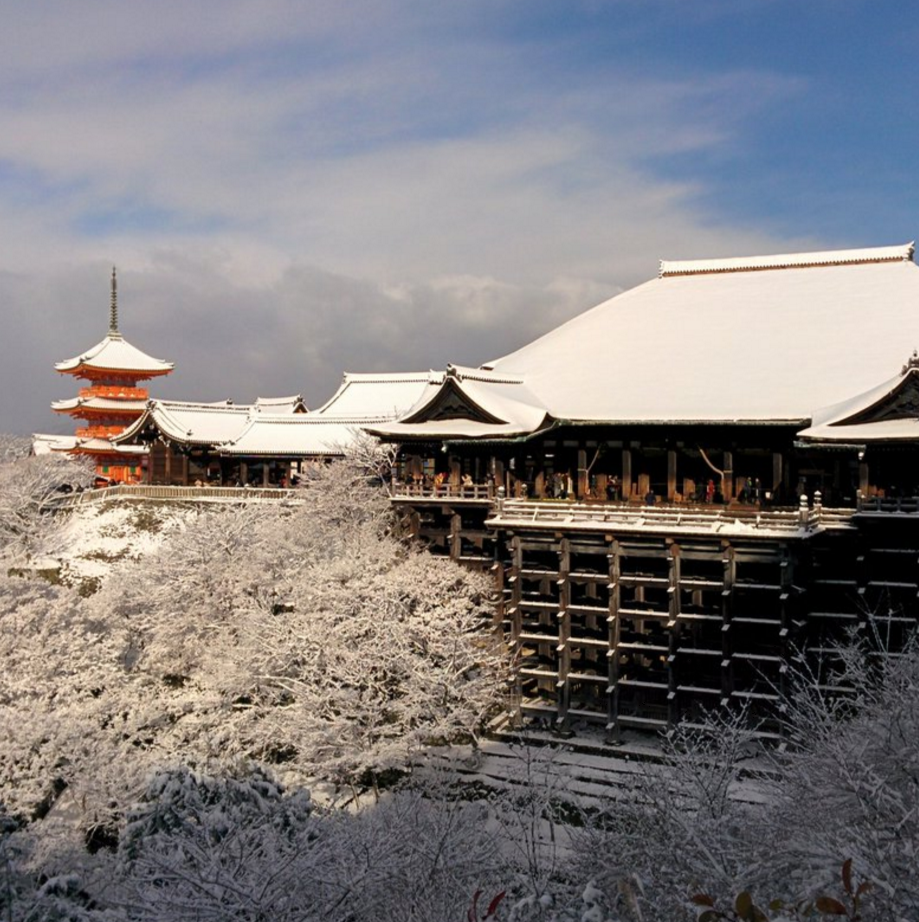 Best photo collections temples and shrines covered with snow in Kyoto