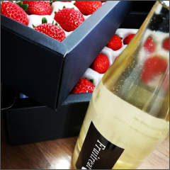 "Strawberry + Japanese Sake". New Style of Japanese Sake
